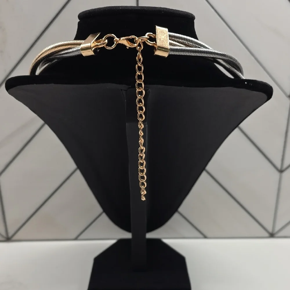 Elegant Silver and Gold Women's Necklace - Picture 3 of 3